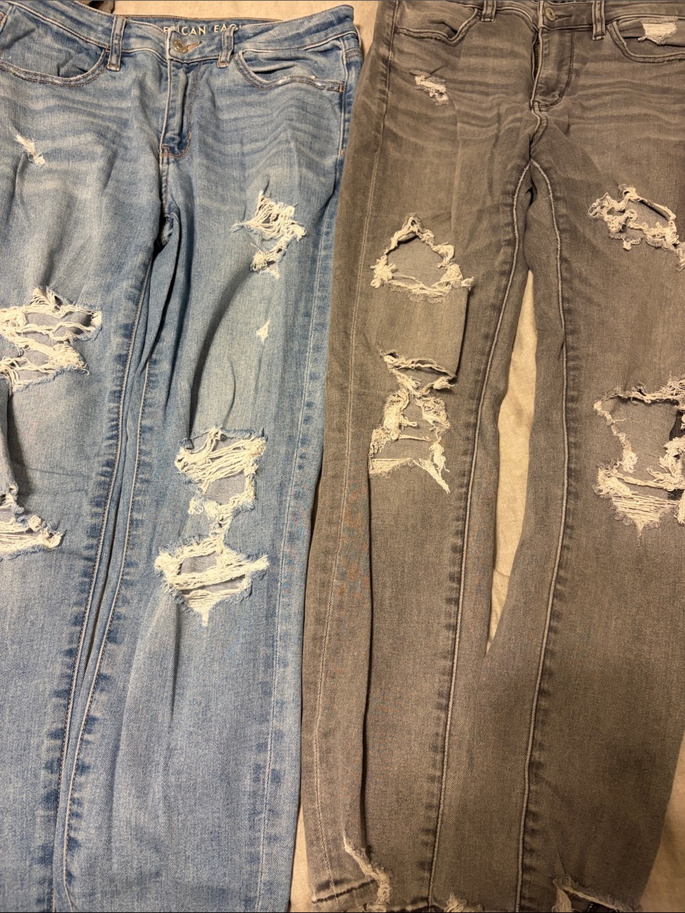 American Eagle Distressed Women's Ripped Jeans - Light Blue and Gray